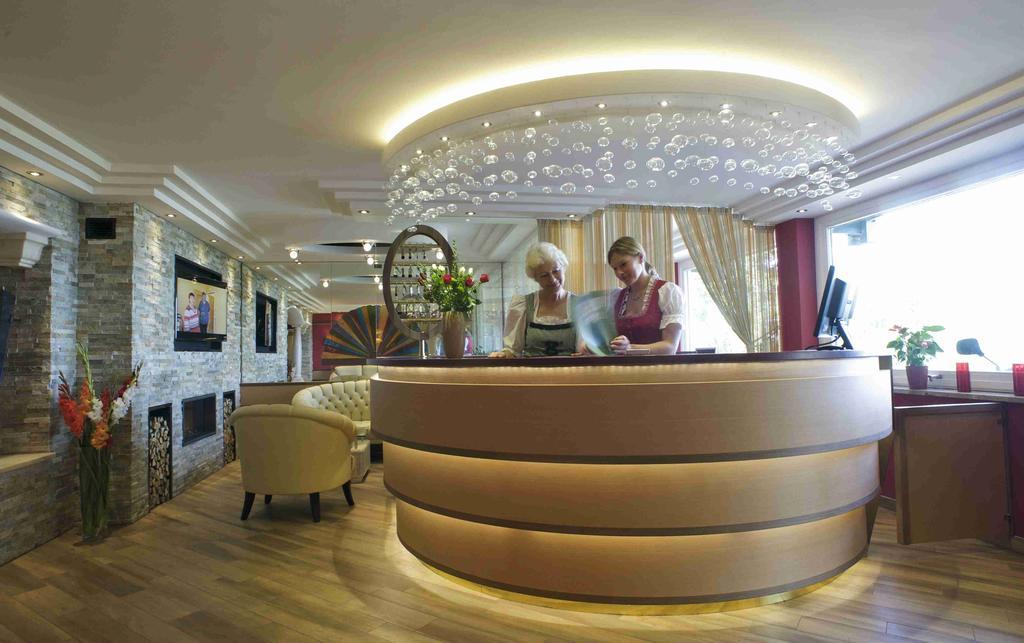 Hotel Irmgard Strass im Attergau ภายนอก รูปภาพ